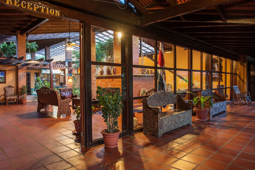 Arenal Lodge 57/73