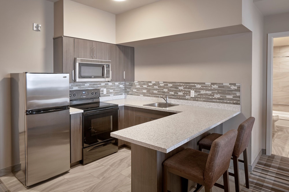 Fairfield Inn & Suites by Marriott Airdrie 48/54