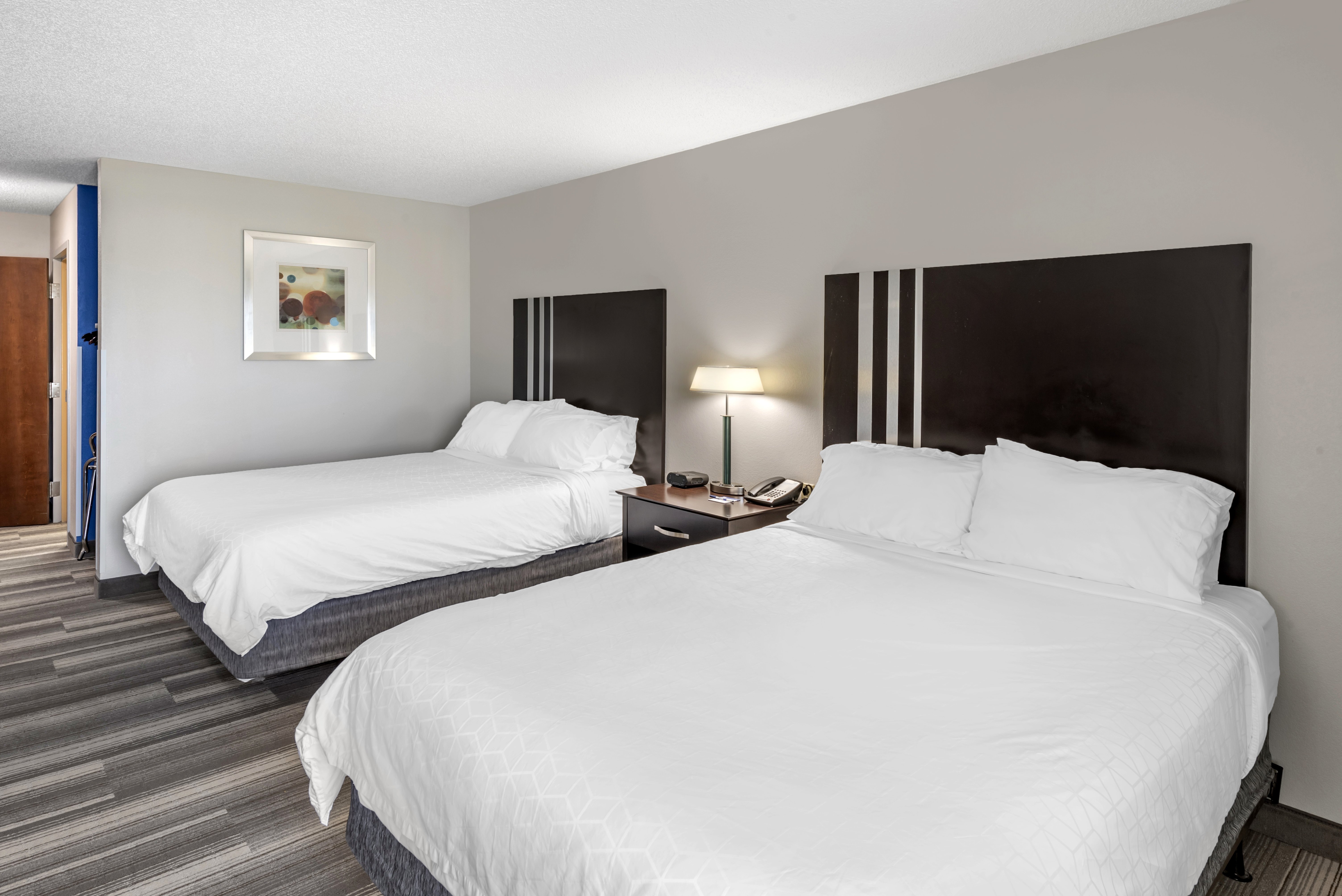 Holiday Inn Express Hotel & Suites Cincinnati-Blue Ash 20/72