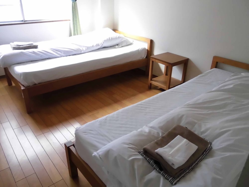JAPANESE OR WESTERN STYLE, ECONOMY, TWIN BEDS, SHARED BATHROOM