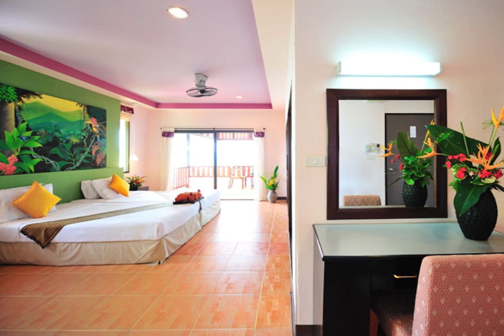 Koh Ngai Cliff Beach Resort 40/61