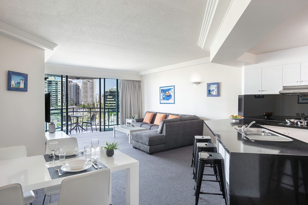 Mantra Crown Towers Surfers Paradise 82/95