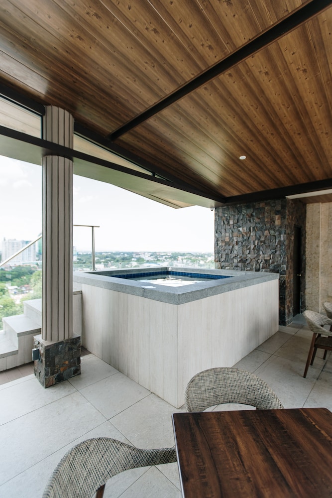 Zuri Hotel Iloilo City 24/50
