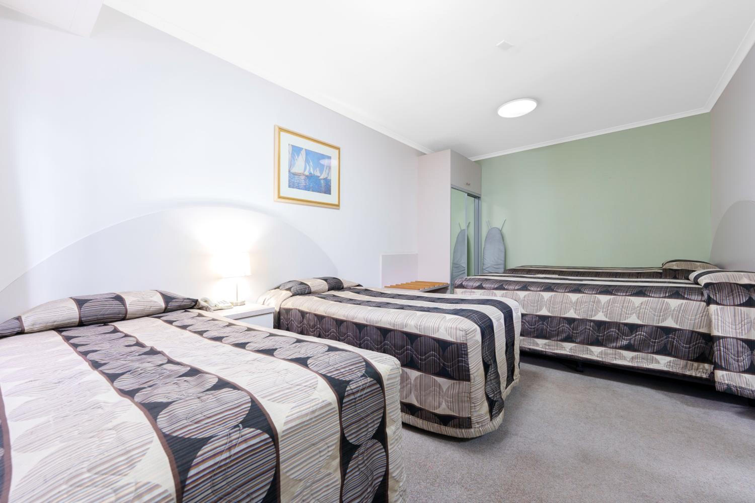 Open Plan, Suite