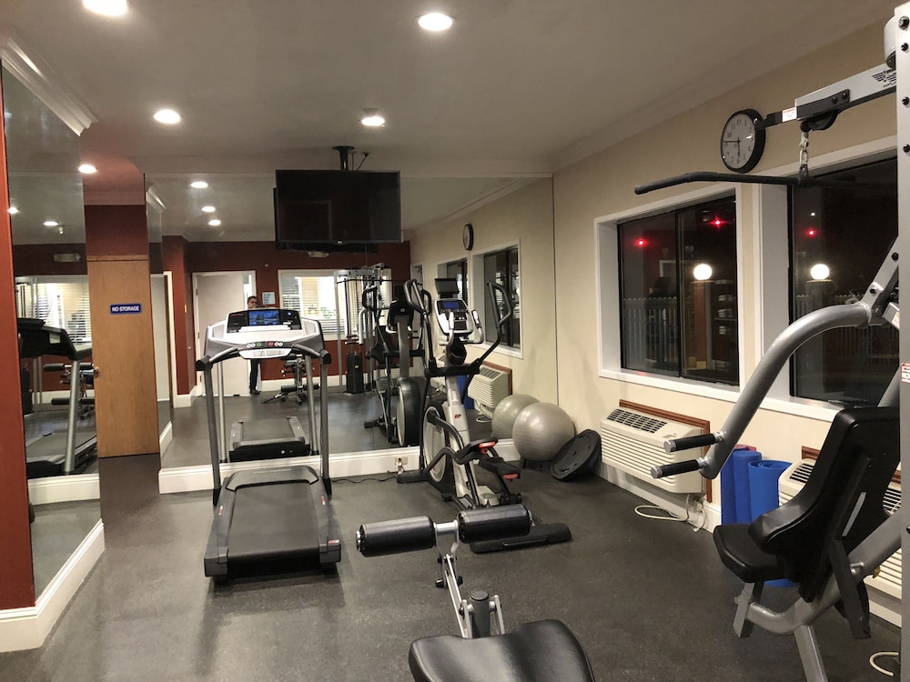 Holiday Inn Express Hotel & Suites Corning 36/45