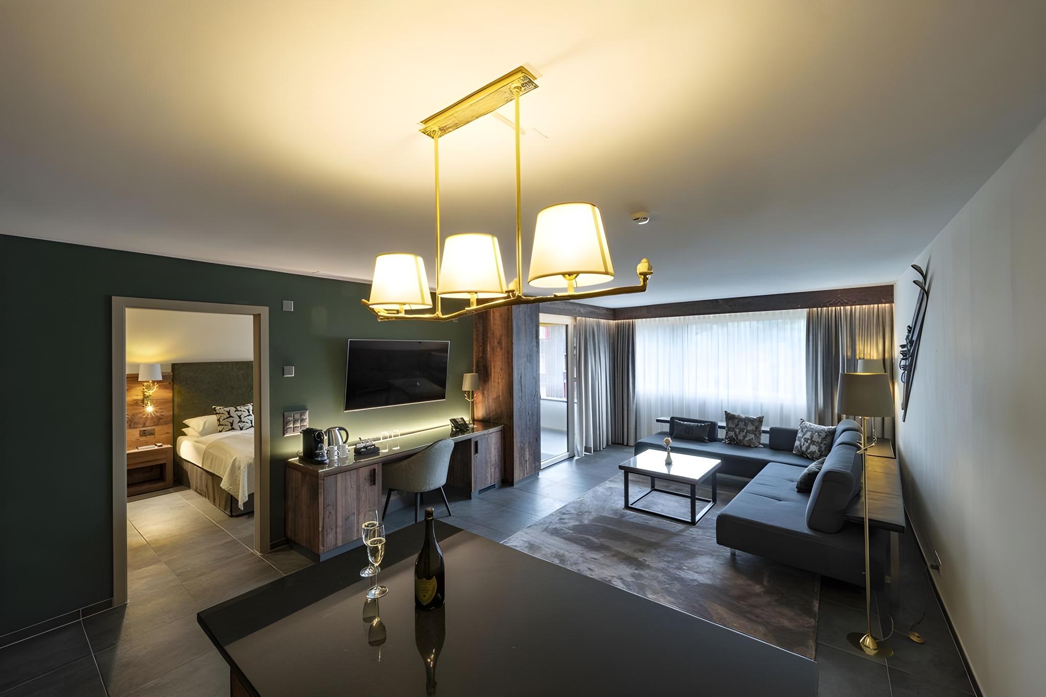 1 Bedroom, Eiger, Superior, Suite, 2 Double Beds, Mountain View, Balcony