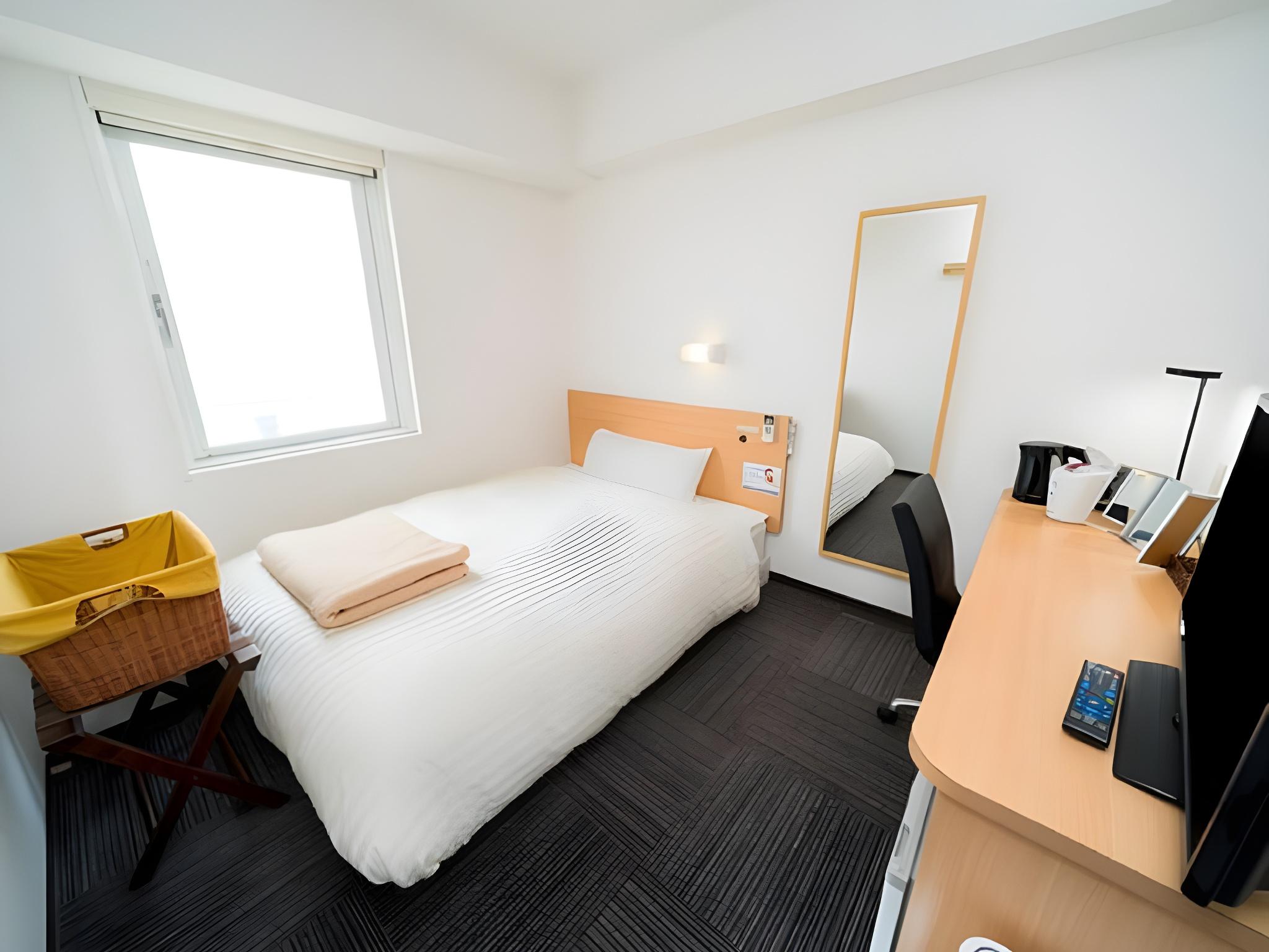 Female Only, 3 Double Beds