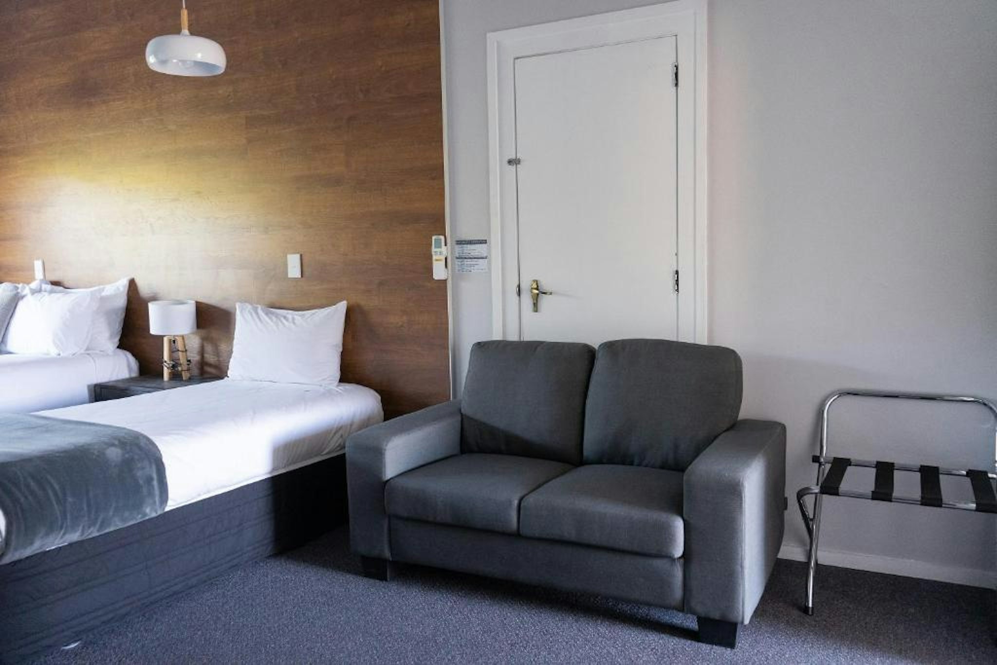 BURWOOD MANOR MOTEL 40/50