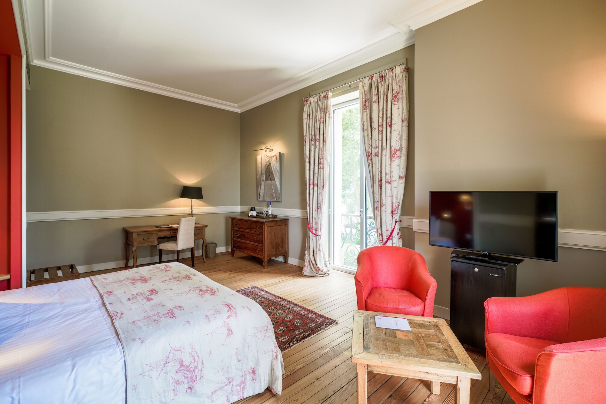 DELUXE, DOUBLE BED, RIVER VIEW