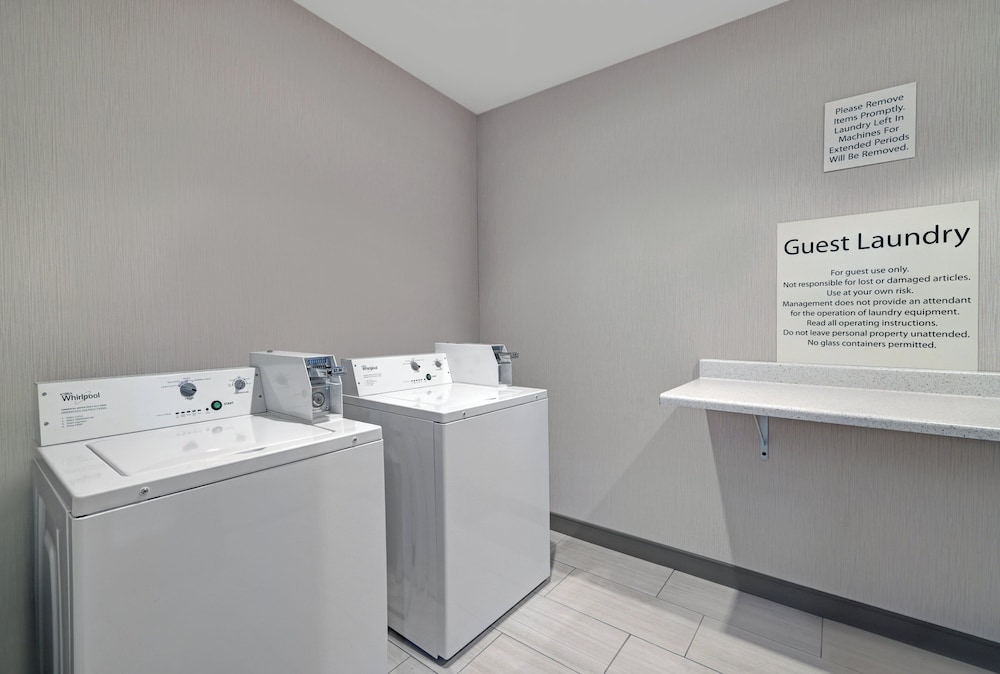 Holiday Inn Express Hotel And Suites Newport 65/76