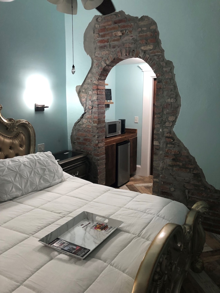 Haunted Hotel New Orleans photo5