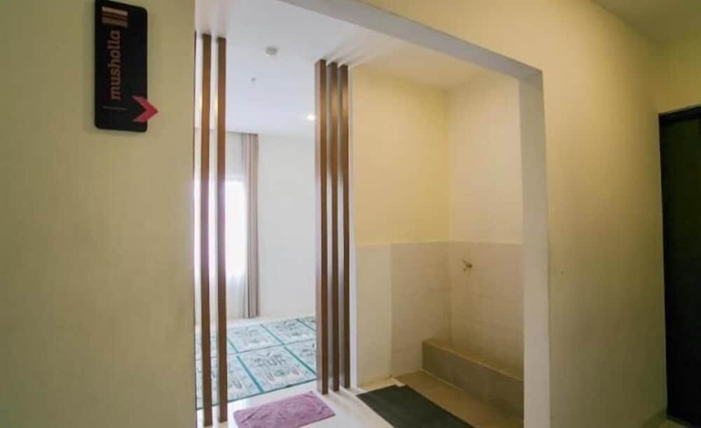 Best Hotel Kedungsari 42/42