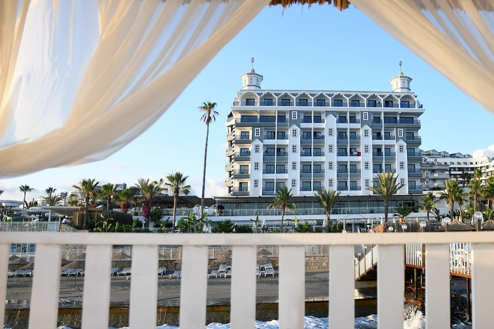 Aria Resort & Spa Hotel 6/60