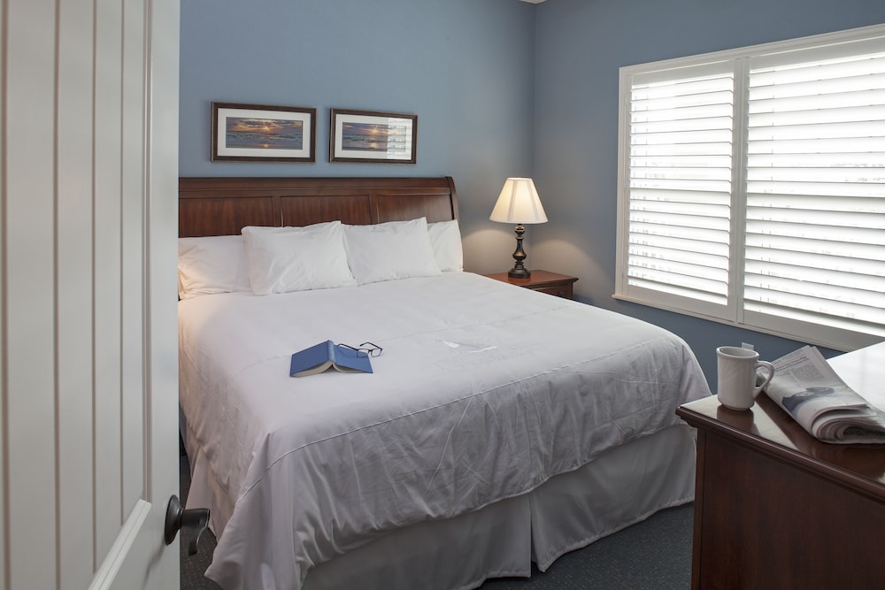 Bluewater Resort And Marina By Spinnaker Resorts 12/55
