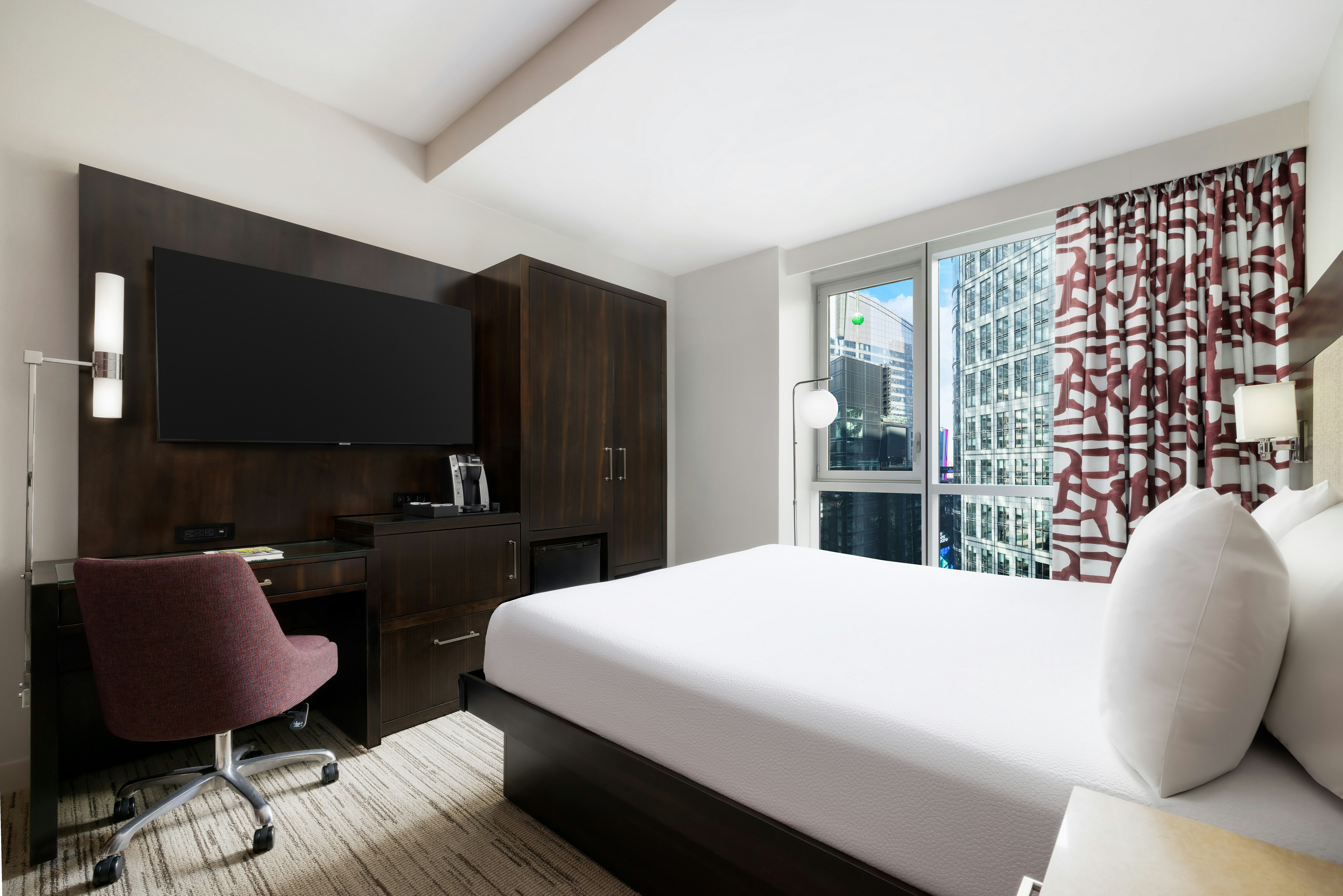 Room, King Bed, Ball Drop View