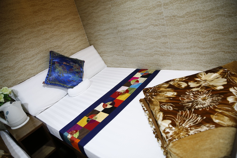 ROOM, SINGLE, DOUBLE BED