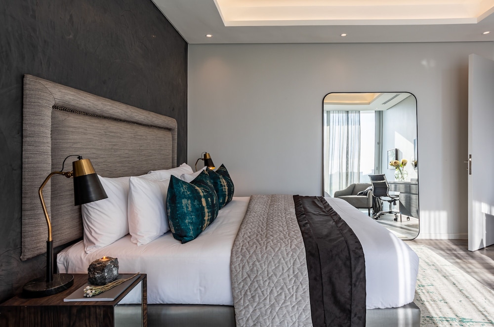 Traditional, King Bed, Golf Course View, Corner