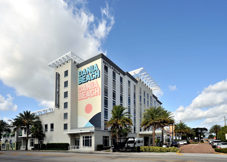 Hotel Dello Fort Lauderdale Airport, Tapestry Collection by Hilton 2/18