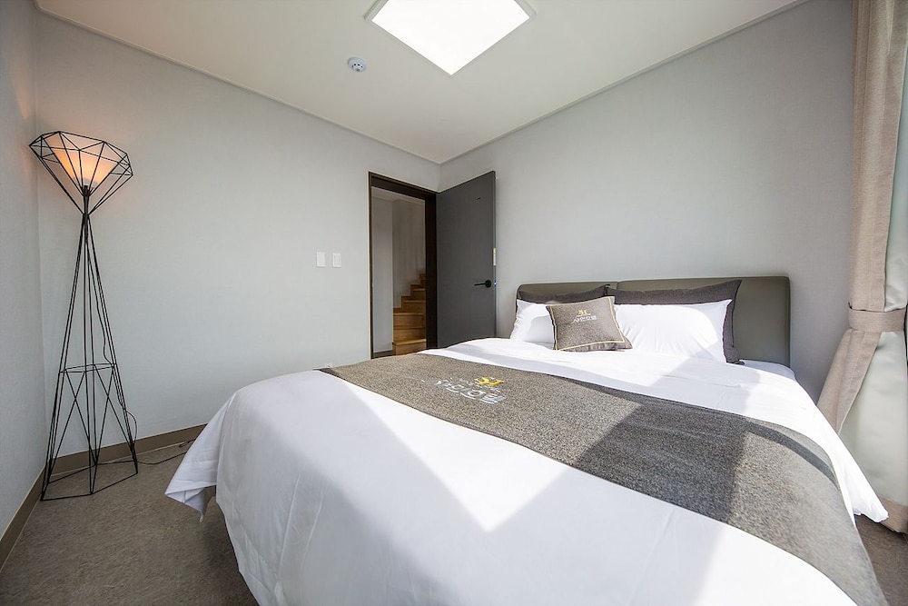 Shine Hotel 13/50