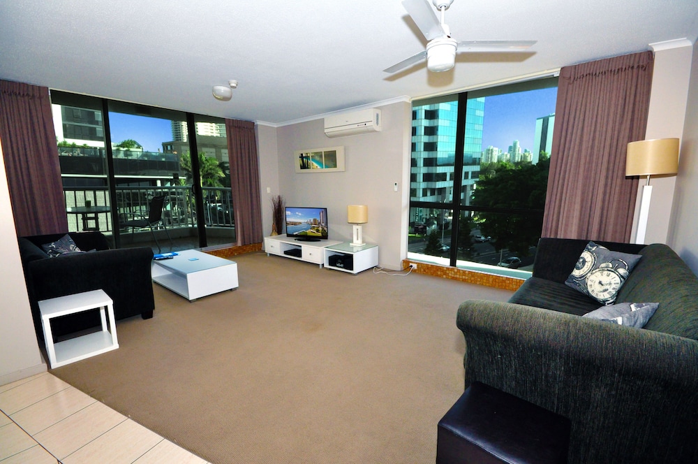 Moorings On Cavill 50/77