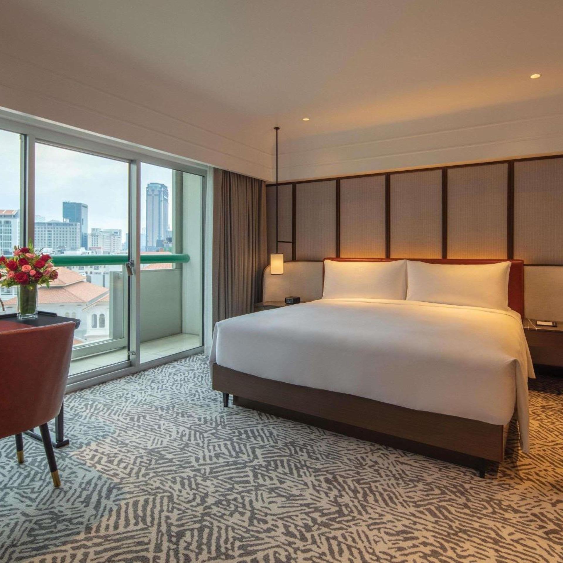 Fairmont Gold, King Bed, Pool or City View, Balcony, Lounge Access
