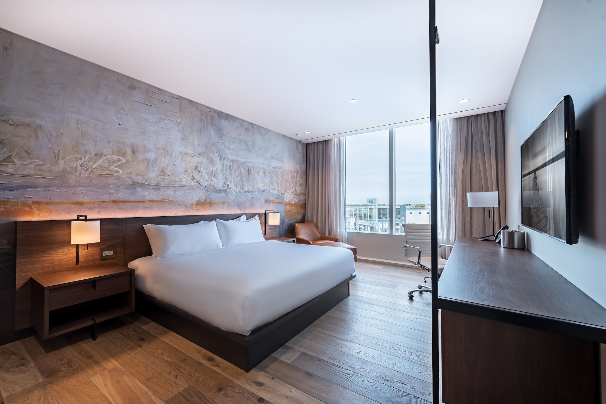 DELUXE, KING BED