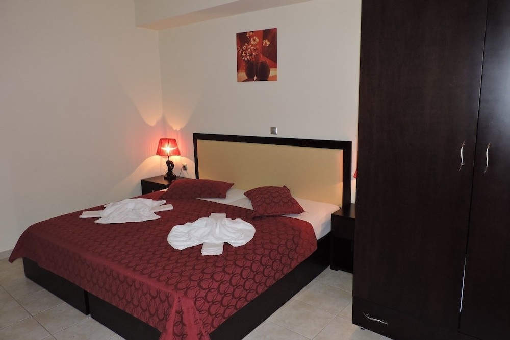 GOLDEN ROSE SUITES 20/62