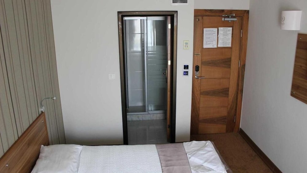 ROOM, SINGLE, DOUBLE BED, CITY VIEW