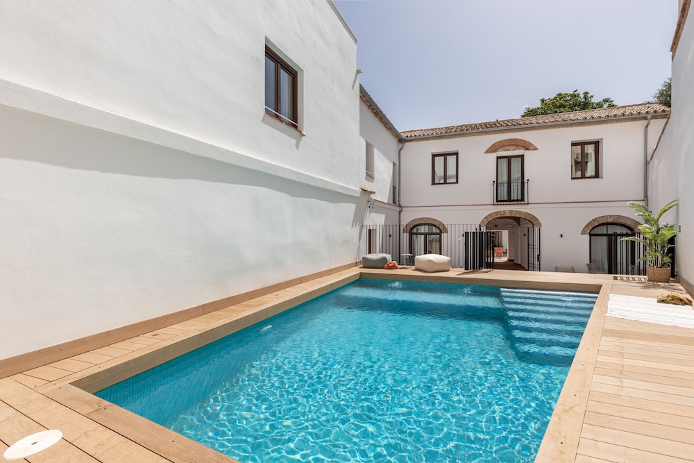 Libere Cordoba Patio Santa Marta 38/45
