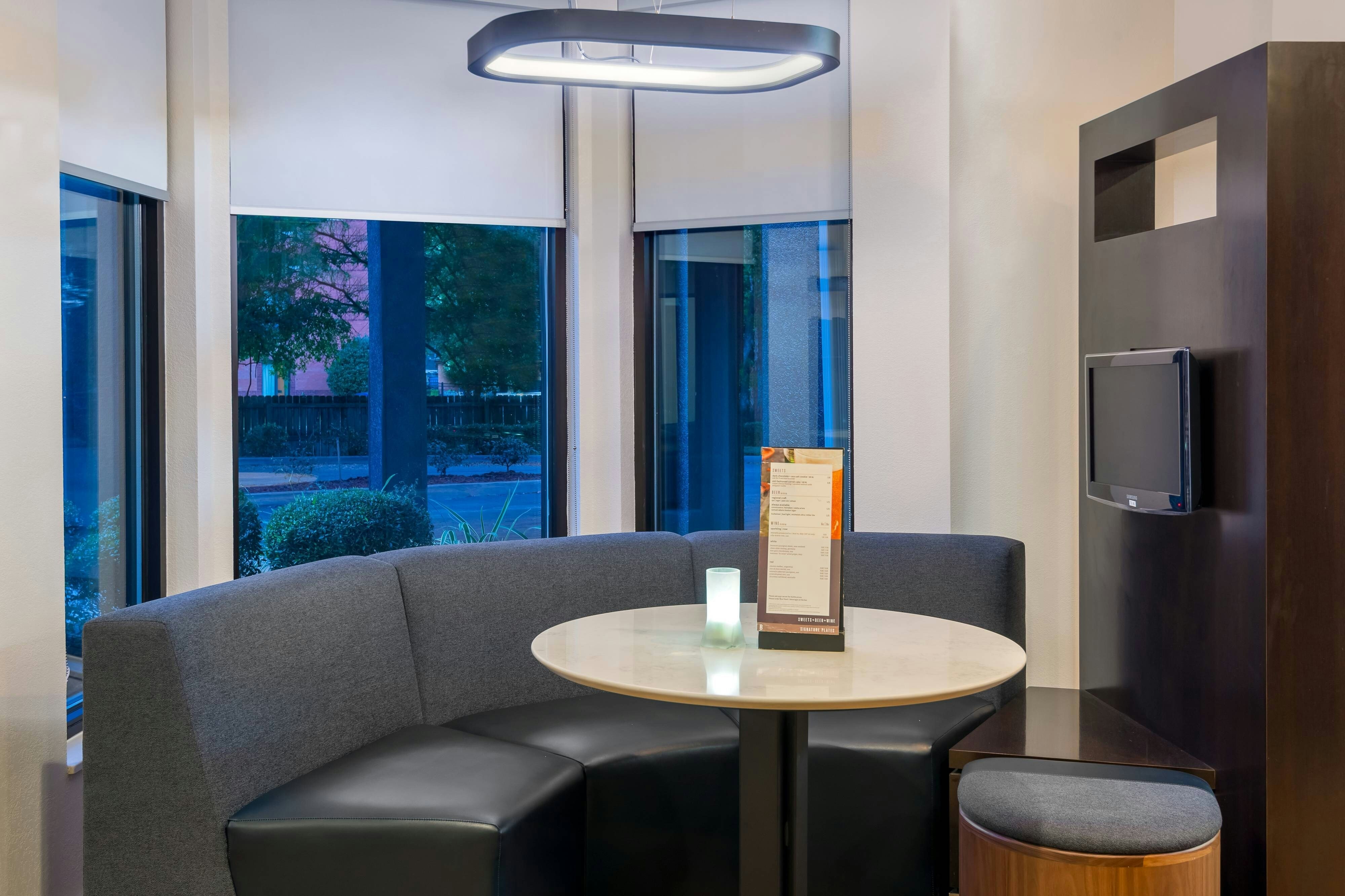 Courtyard by Marriott Tallahassee North/I-10 Capital Circle 24/53