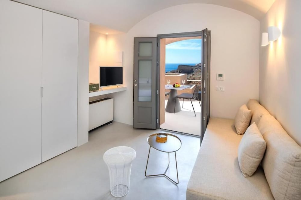 SUPERIOR, SUITE, SEA VIEW, JETTED TUB