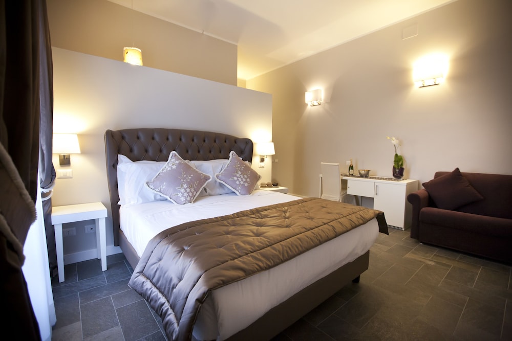 Chic Town Luxury Rooms 21/69