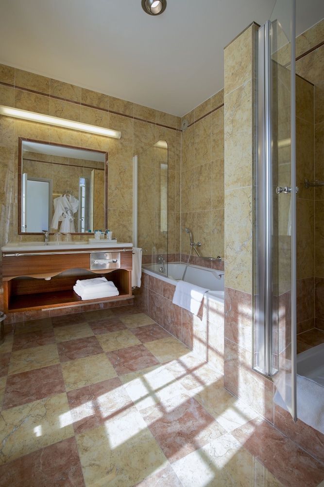Relais Du Silence Le Grand Hotel D Uriage 36/36