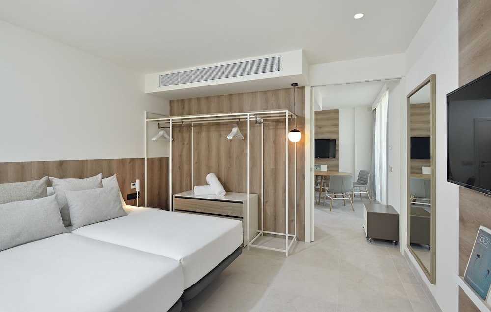 Beach House, Double Bed