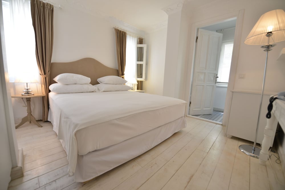 Vintage Hotel 17/50