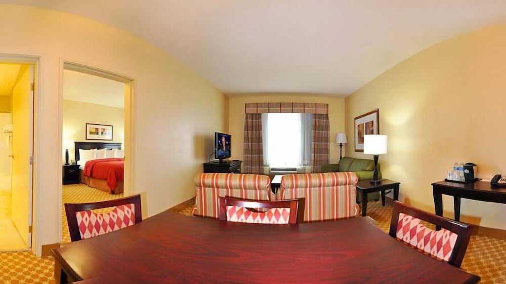 Country Inn & Suites by Radisson, Conway, AR 24/36