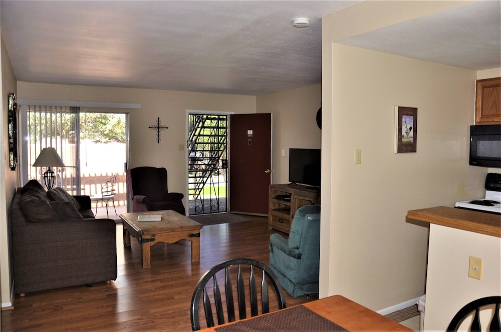Pinecliff Village Resort 44/69