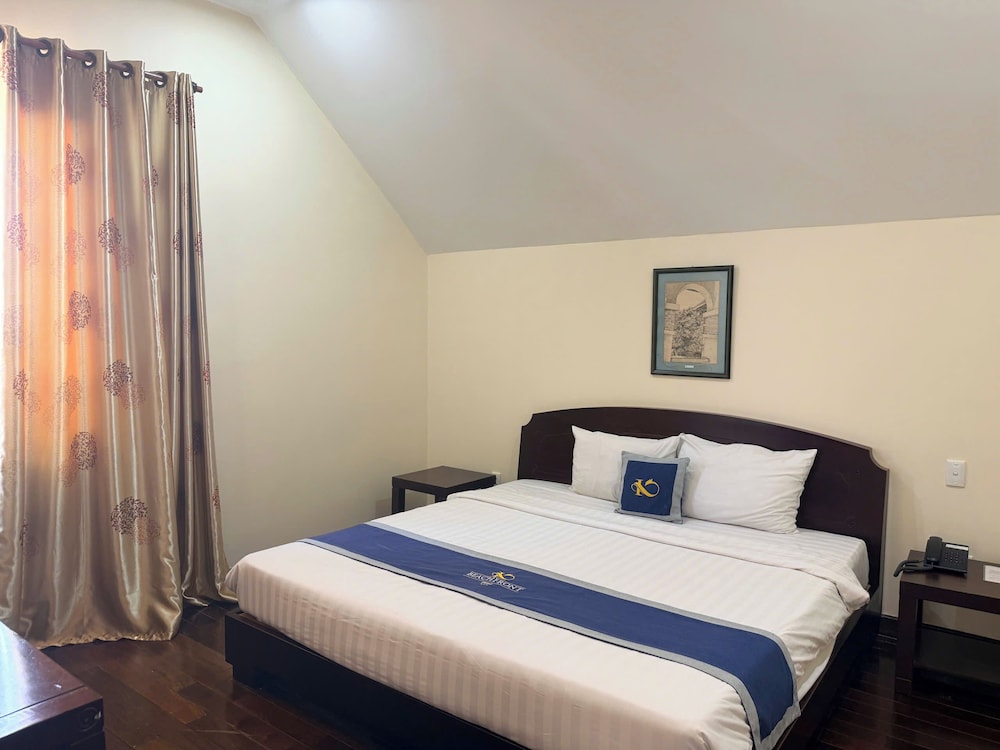 Beachfront Hotel 23/57
