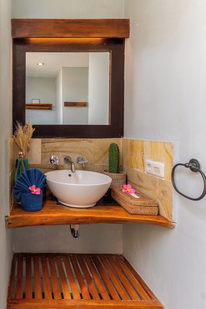 Bale Sampan Bungalows 64/64