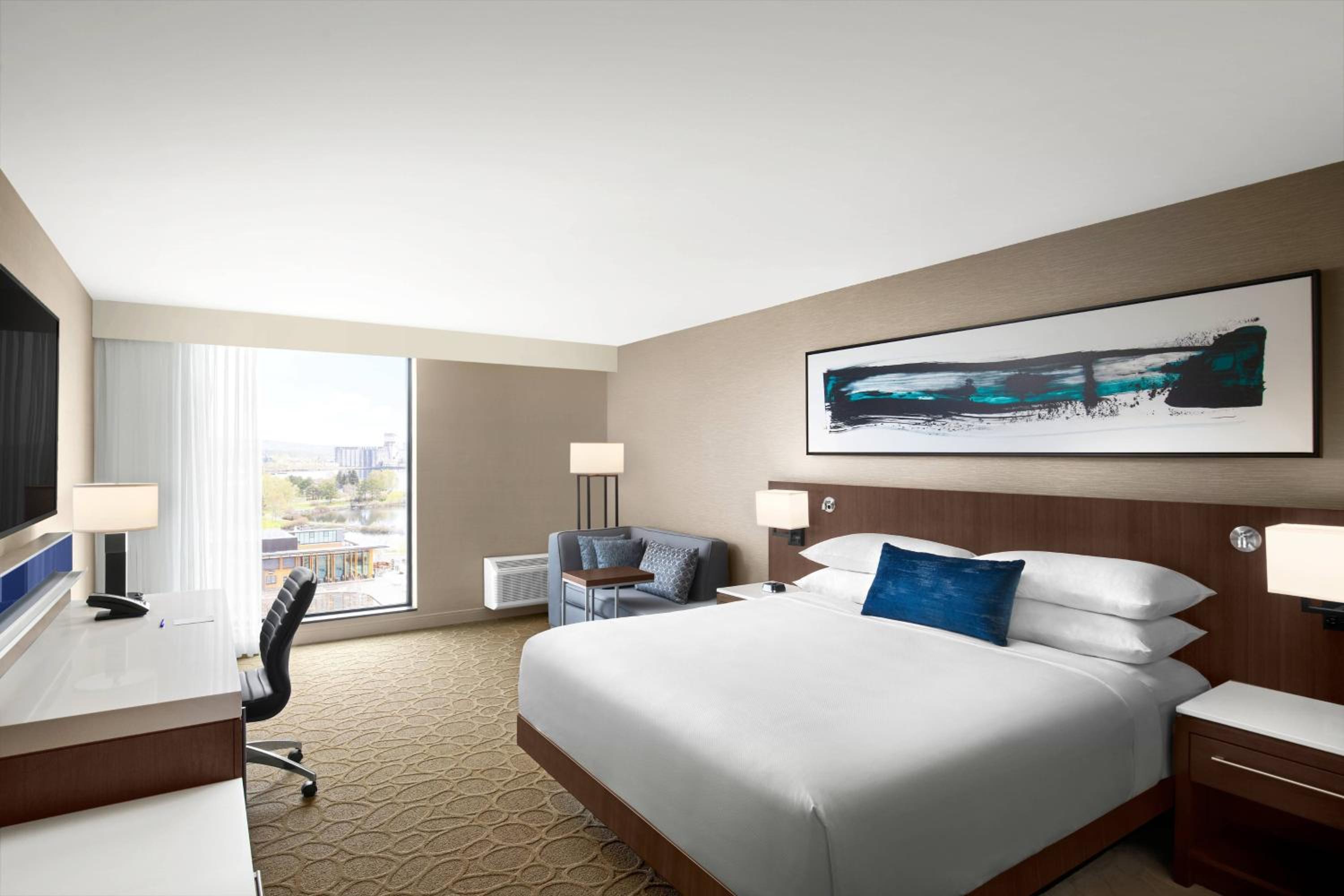Guest Room, King Bed, Partial Lake View