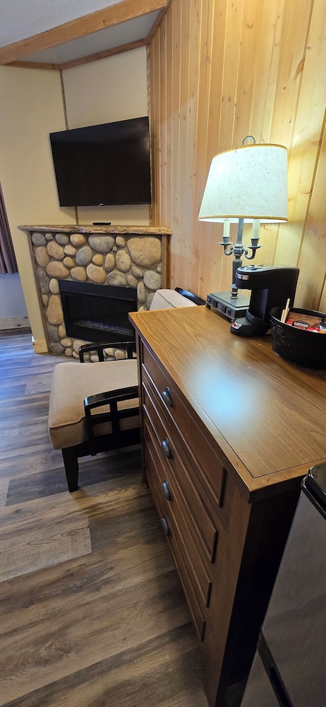 Aspen Village Inn 63/79