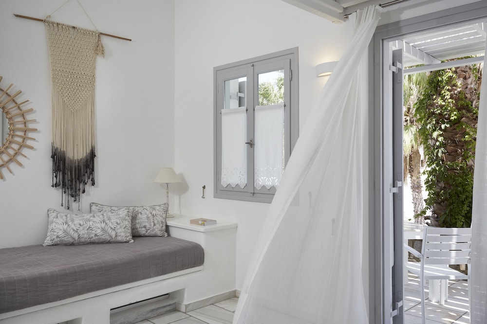 Mr Mrs White Paros 59/76