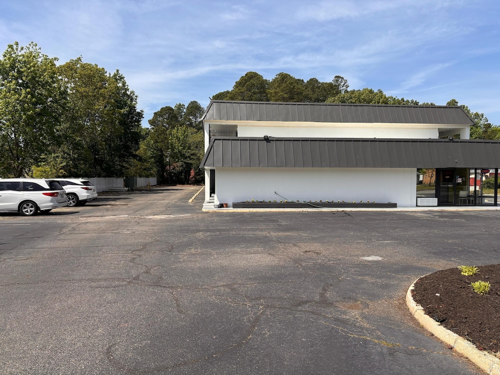 Sunrise Inn By OYO Newport News US-60 39/53