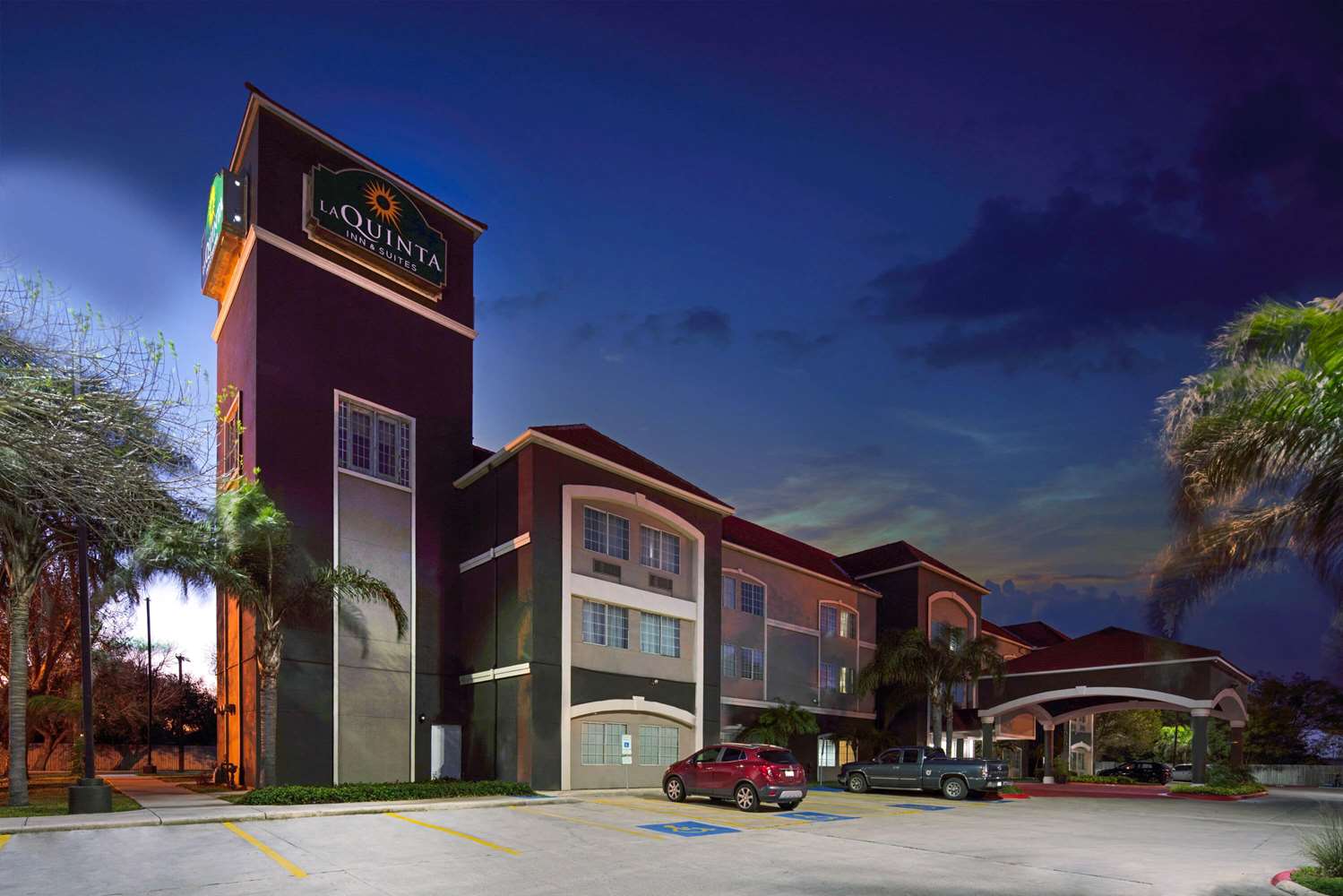 La Quinta Inn & Suites by Wyndham Brownsville North 20/27