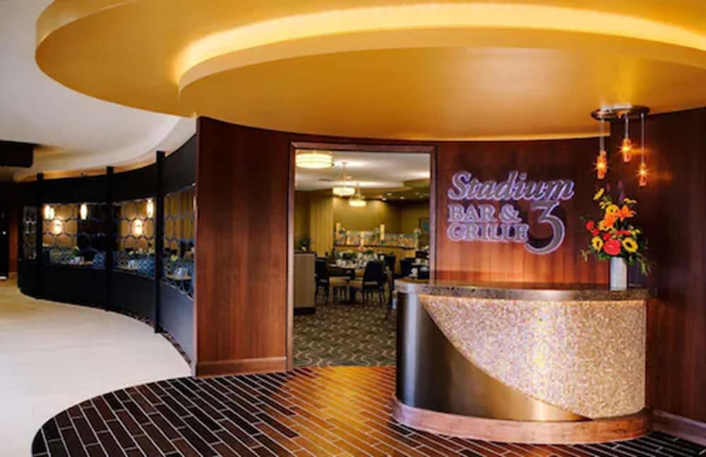 DoubleTree by Hilton Cleveland Downtown Lakeside 13/67