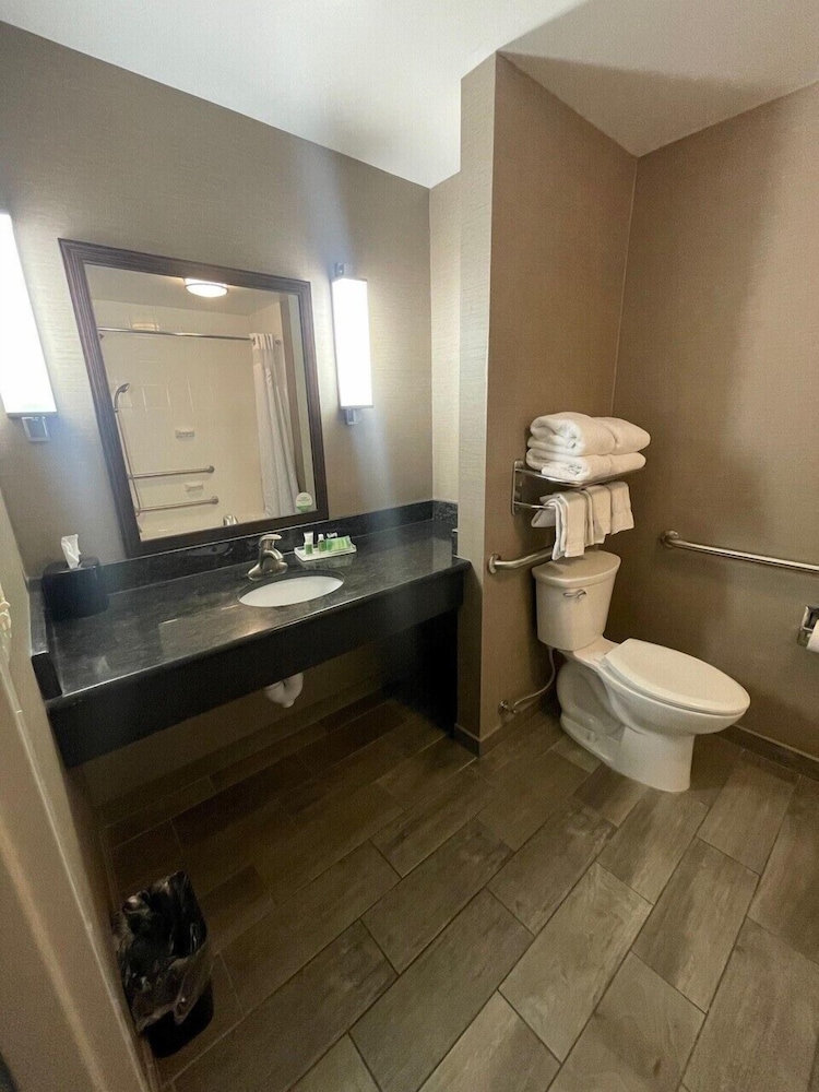 Holiday Inn Owensboro Riverfront 9/75