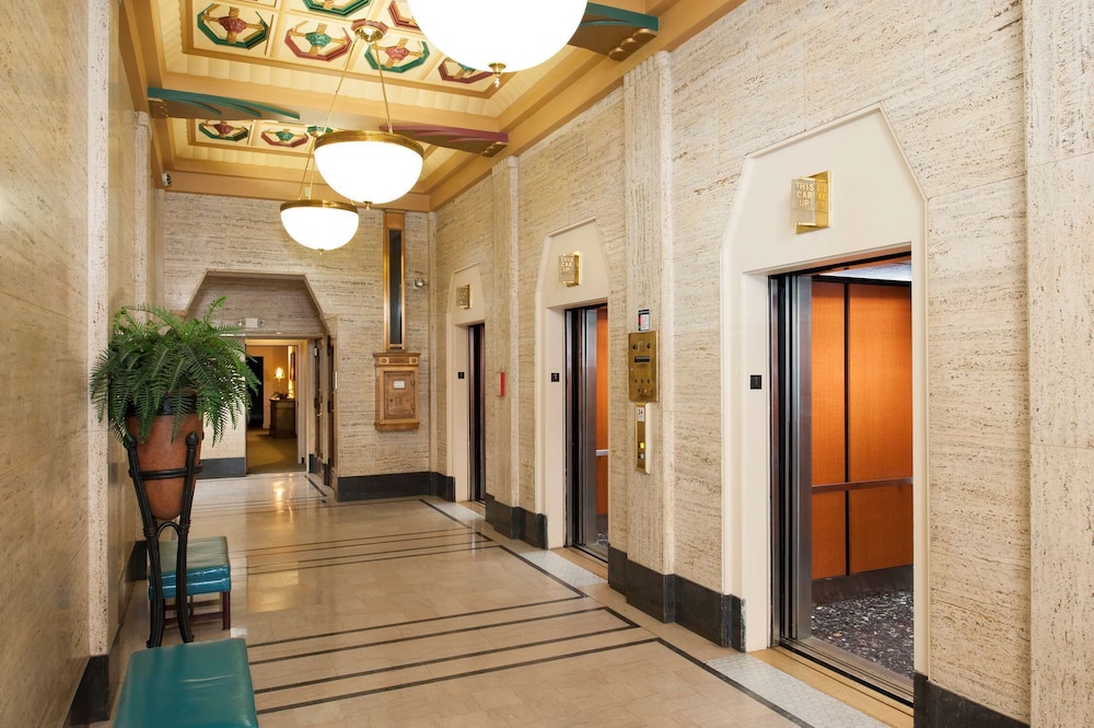 Hampton Inn Indianapolis Downtown Across From Circle Centre 10/75