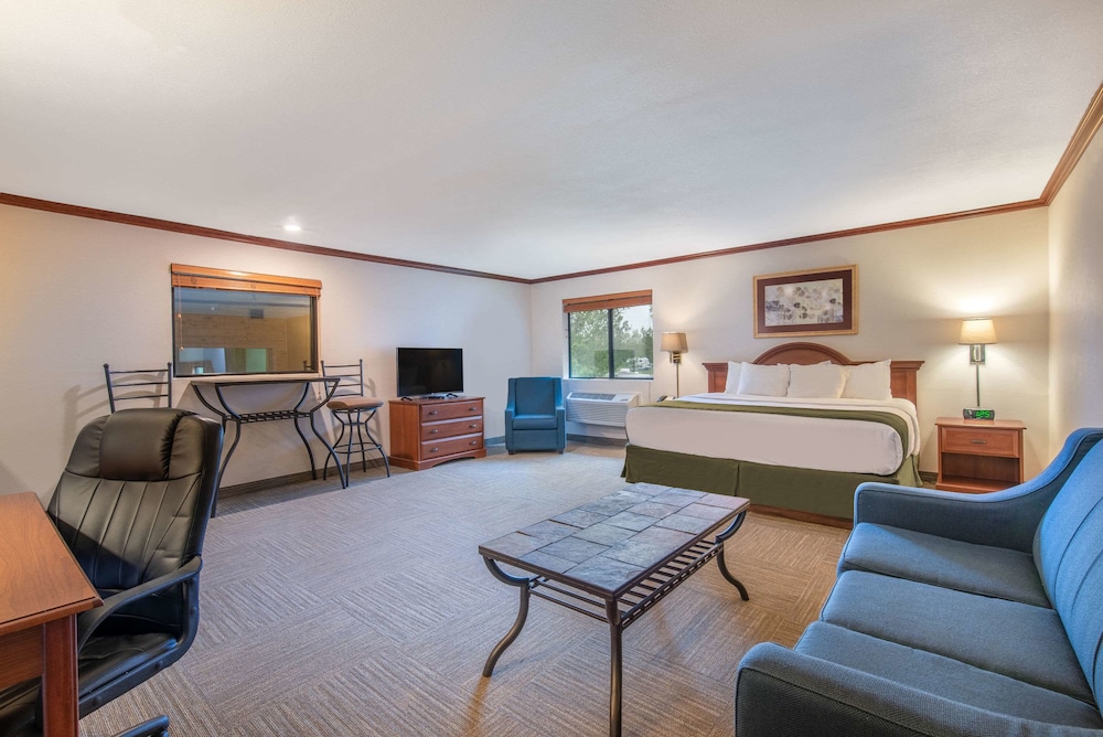 Days Inn by Wyndham Mitchell SD 18/36