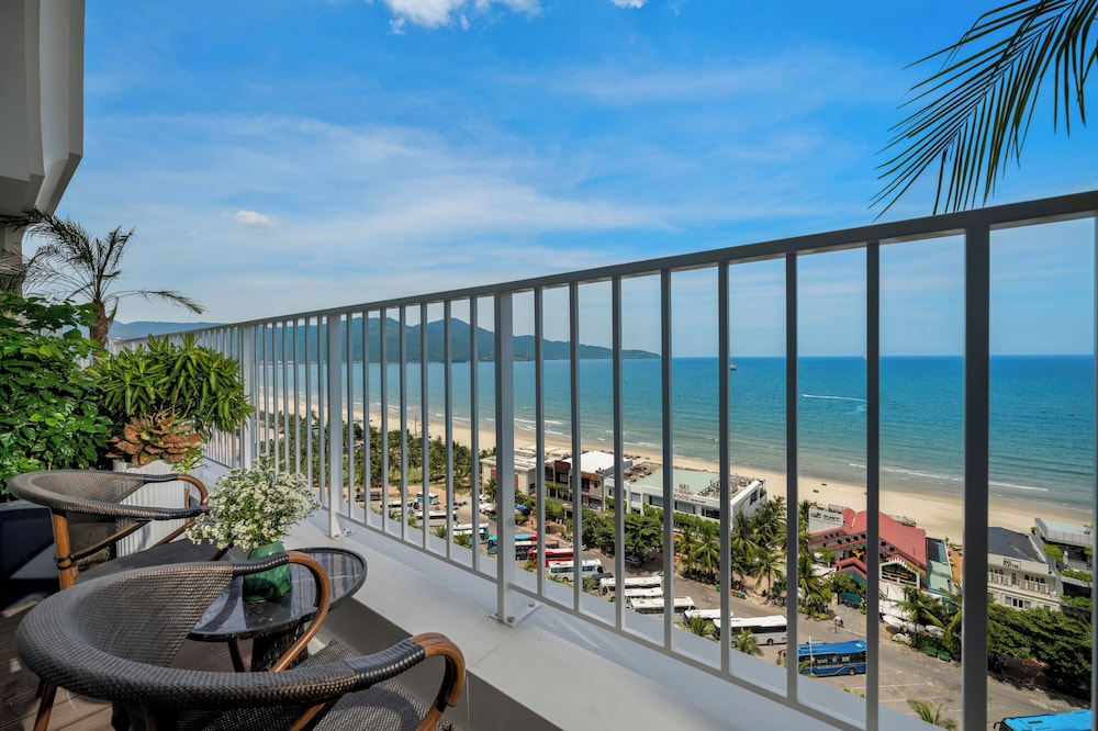 BlueSun Danang Beach Hotel 64/67