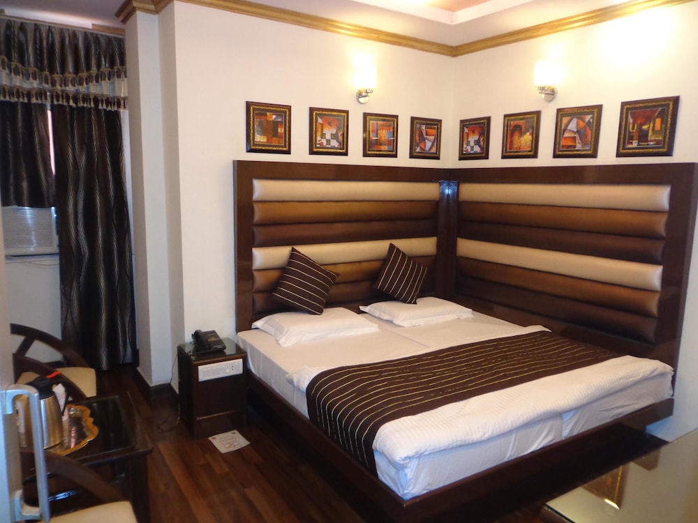 LALS HAVELI 32/47